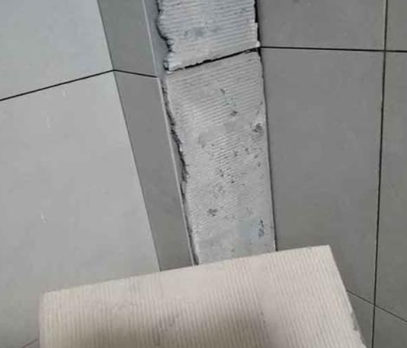 云霄瓷砖空鼓维修公司分享下厨房瓷砖脱落的补救措施。